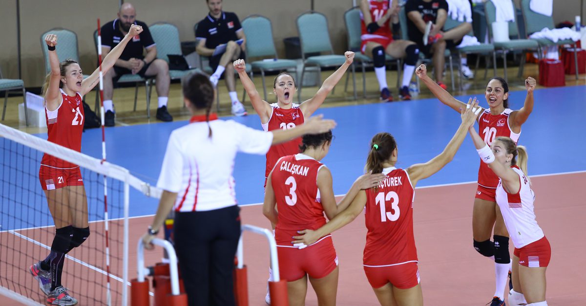 Türkiye Kadın Voleybol Milli Takımı Avrupa Şampiyonasında Çeyrek Finale Yükseldi Türkiye Kadın Voleybol Milli Takımı Avrupa Şampiyonasında Çeyrek Finale Yükseldi